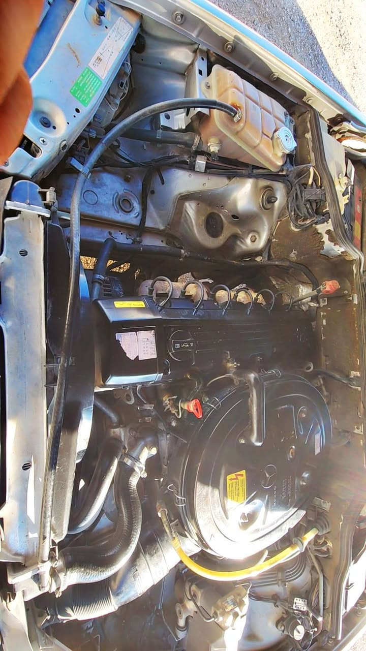 السلام عليكم للبيع ...مارسيدس رئاسي مديل 1988 سياره فول مواصفات سياره كفاله عامه مصبوغه عام لجماليه فقط واكو ملاحضات بل جامغات الخلفيه موضحه بصور كير ومكينه كفاله عامه  بسمنه تحويل ثاني يوم  سعرر#$95   اني مكلف بنشر رقم صاحب سياره ***********  مكان سياره ديالئ بعقوبه
