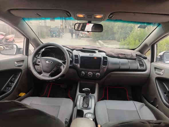 سلام عليكم لبيع سيراتو 2016 خليجية ماشية 117 محرك 2000 فتحه تحكمات جهتين اشاير ب المري مري  شفط ويل كب 5 بيها قطعتين صبغ
بيه باب السائق مصبوغة بدون ضربة والباب الورة السائق صبغ سنوية ل 28 رقم بغداد انكليزي السعر 125 وبيها مجال بسيط لشراي مكاني بغداد حي العامل *********** الشراي يتصل
