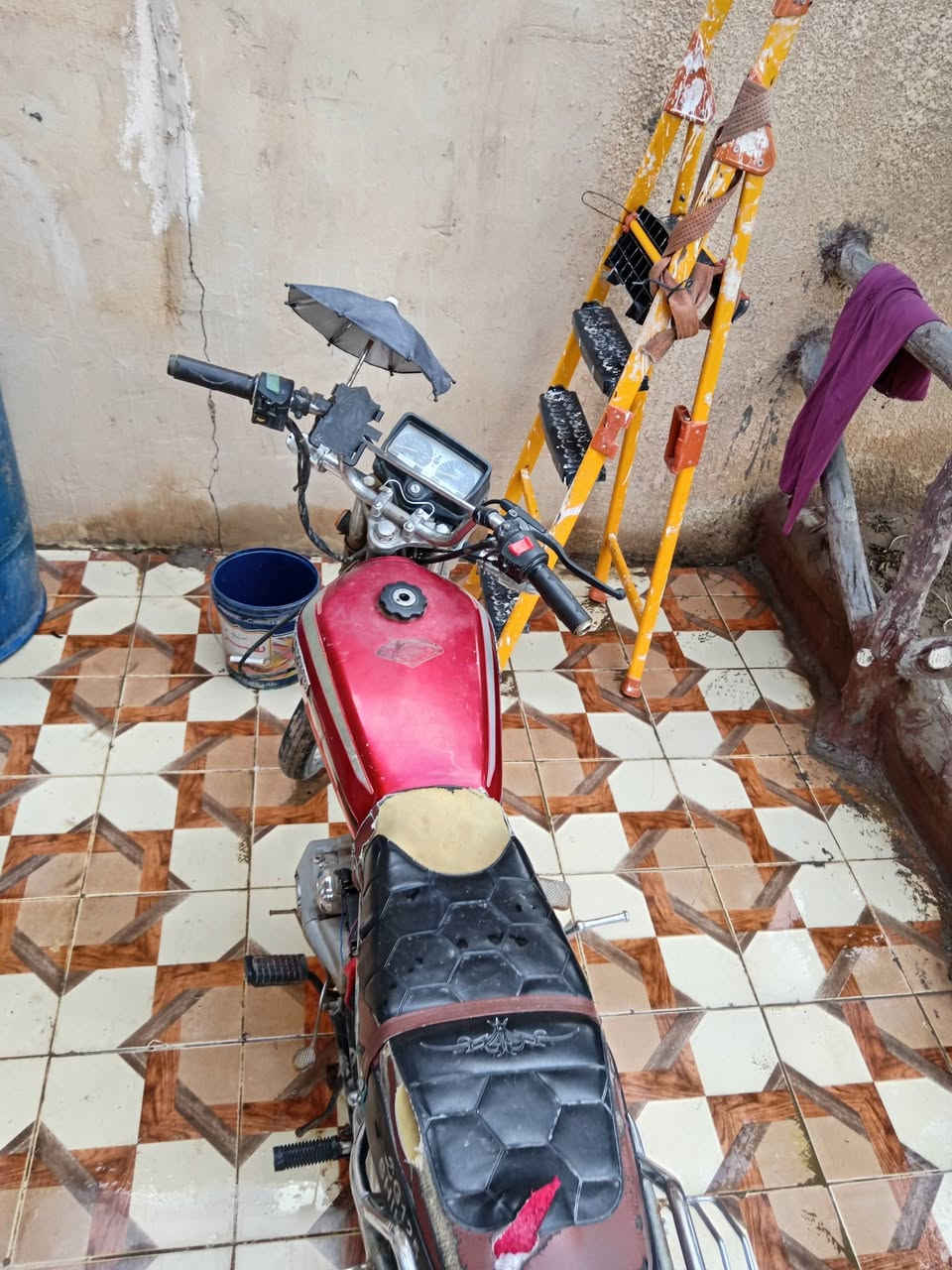 السلام علسكم دراجه للبيع محرك نظيف موديل 21 سعر 325الف بيه مجاال للاستفسار ***********
