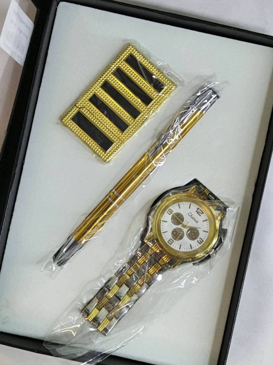 السلام عليكم بكجات هدايه متوفر جمله ومفرد للاستفسار وات ساب *********** يفيدن إلي ع باب الله
