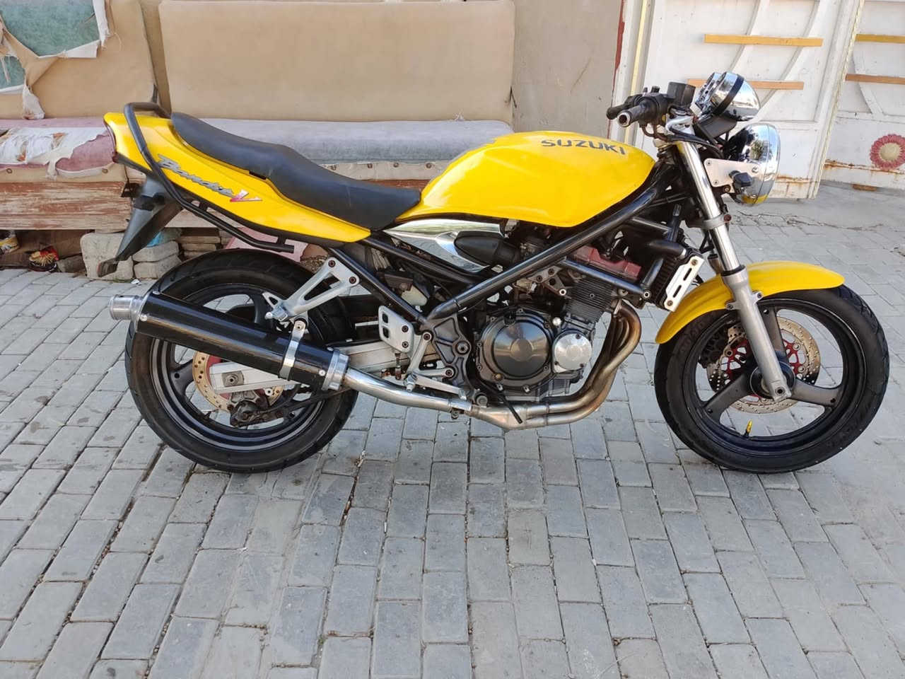 بانده مال رمبه صار شهرين نازله مكينه ٢٥٠ كامله مكمله فصله قبق احمر كهربايات كلها شغاله سعر مليون و ٢٥٠ وبيها مجال للشراي مكاني الحسينيه مال راشديه بغداد
***********
