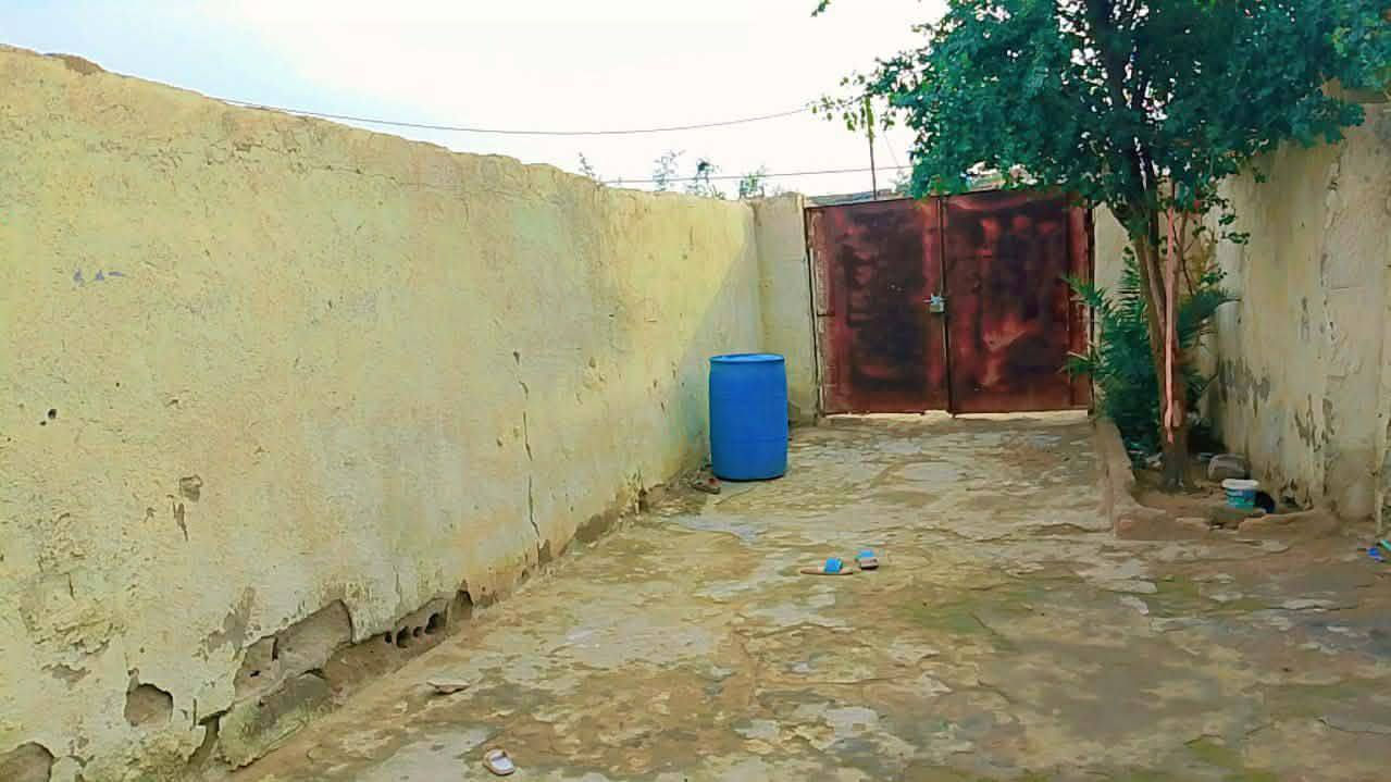 السلام عليكم بيت للبيع في الزبير الشعيبه منطقه الجوية علئ الشارع مدرسه متوسطه وابتدائيه تبعد عن البيت 200 متر البيت بيه قطعه بلخلفي ومساحه كدامه + ماء كهرباء ماتنطفي  بناء قديم غرفتين وصاله وديوان وحمام يبعد عن السوق خمس دقائق السعر 16 وبيه مجال بصيط للاستفسار خاص #عقارات البصره #عقارات


**إذا كنت صاحب هذا الإعلان وتريد حذفه لأي سبب، رجاءا أرسل رسالة إلى الدعم الفني**