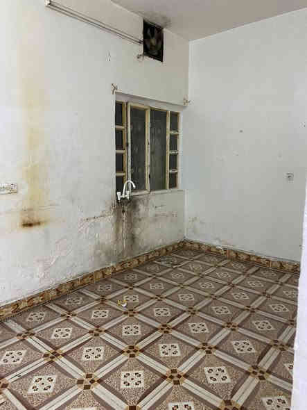 بيت للايجار 100م ارضي يتكون من غرفة نوم واستقبال مطبخ صحيات حمام داخلي تواليت خارجي كراج مسقف سيراميك فول الموقع كركوك أسواق أنور مقابل الواسطي سايدين حزيران رقم الهاتف *********** أبو شاهين
