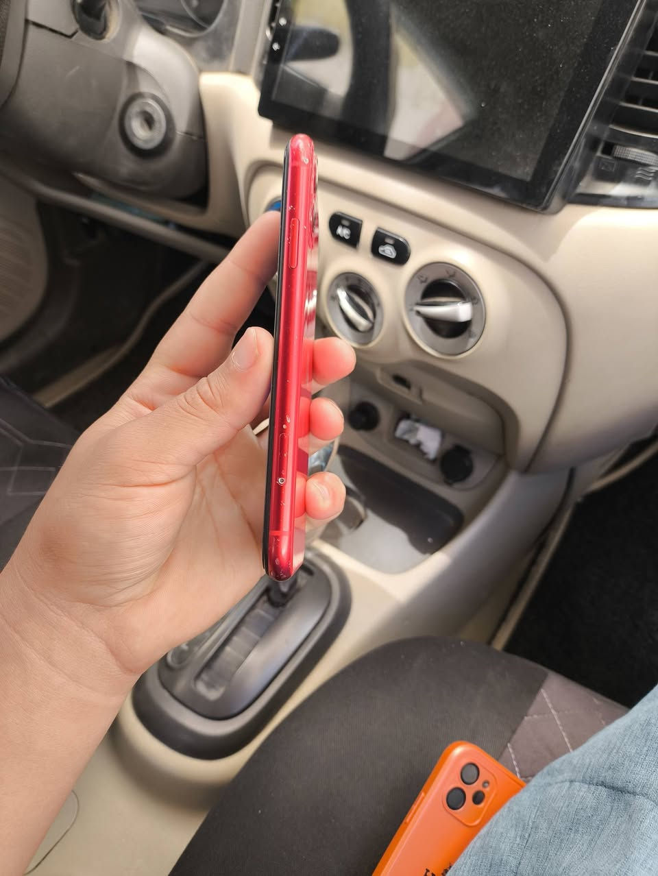 📱 للبيع – iPhone 11 (عادي)
🔹 الذاكرة: 128GB
🔋 البطارية: 100% (مستبدلة أصلي)

مواصفات الجهاز:
✅ تك سيم شغال طبيعي
✅ واي فاي والشبكات شغالات طبيعي
✅ الصوت شغال وواضح
✅ الكامرات شغالات وتصويرها حيل حلو
✅ الهزازات شغالة طبيعي
✅ الشاشة أصلي (ثلث خيارات)
⚠️ بصمة الوجه تحتاج برمجة

🎁 السعر: 150 ألف ويه لصقة + كفر

📍 الموقع: الموصل - الأيسر

📩 للتواصل: خاص أو اتصال مباشر
📞 ***********

🔒 السعر قفل

