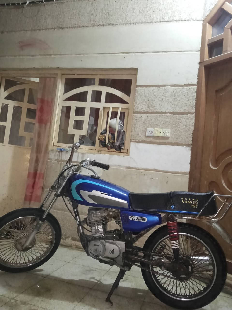 سلام عليكم دراجه للبيع ادوات سعر 225 وبيهه مجال دراجه كدام عينك دراجه نشطه ما ناقصهه  شي كفاله من لبوكه وعشاير من لحكومه ما وكفلك مكان بصرة تنومه جباسي وهاذ رقمي ***********
