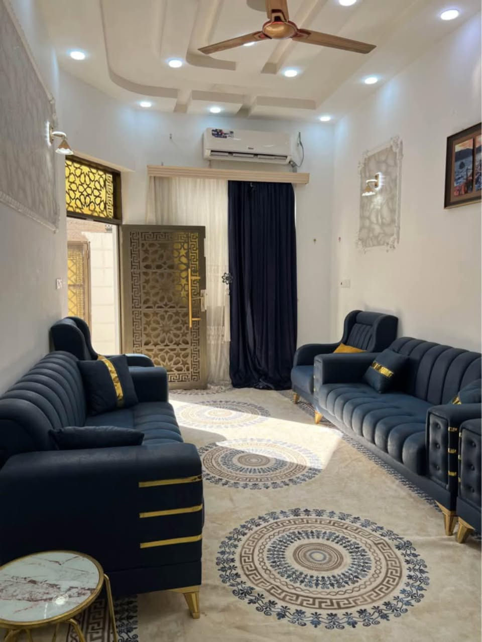 دار للبيع في كربلاء قرب قنطرة السلام حي الامل الاولى المساحه 125 الواجهه 6 وربع والنزال20 البناء درجه اولى طابقين 4 غرف نوم صحيات في الطابق الاول والثاني السعر 185  مليون للاستفسار الاتصال على رقم صاحب المنزل ***********
