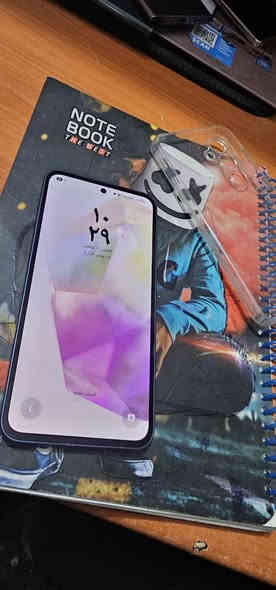 اي ٣٥ ذاكرة ٢٥٦ شرق اوسط دبل سيم كارت الجهاز نضيف بدون ملحقات مكاني مدينة الصدر 
السعر ٢١٠ نهايتة *********** بغداد
