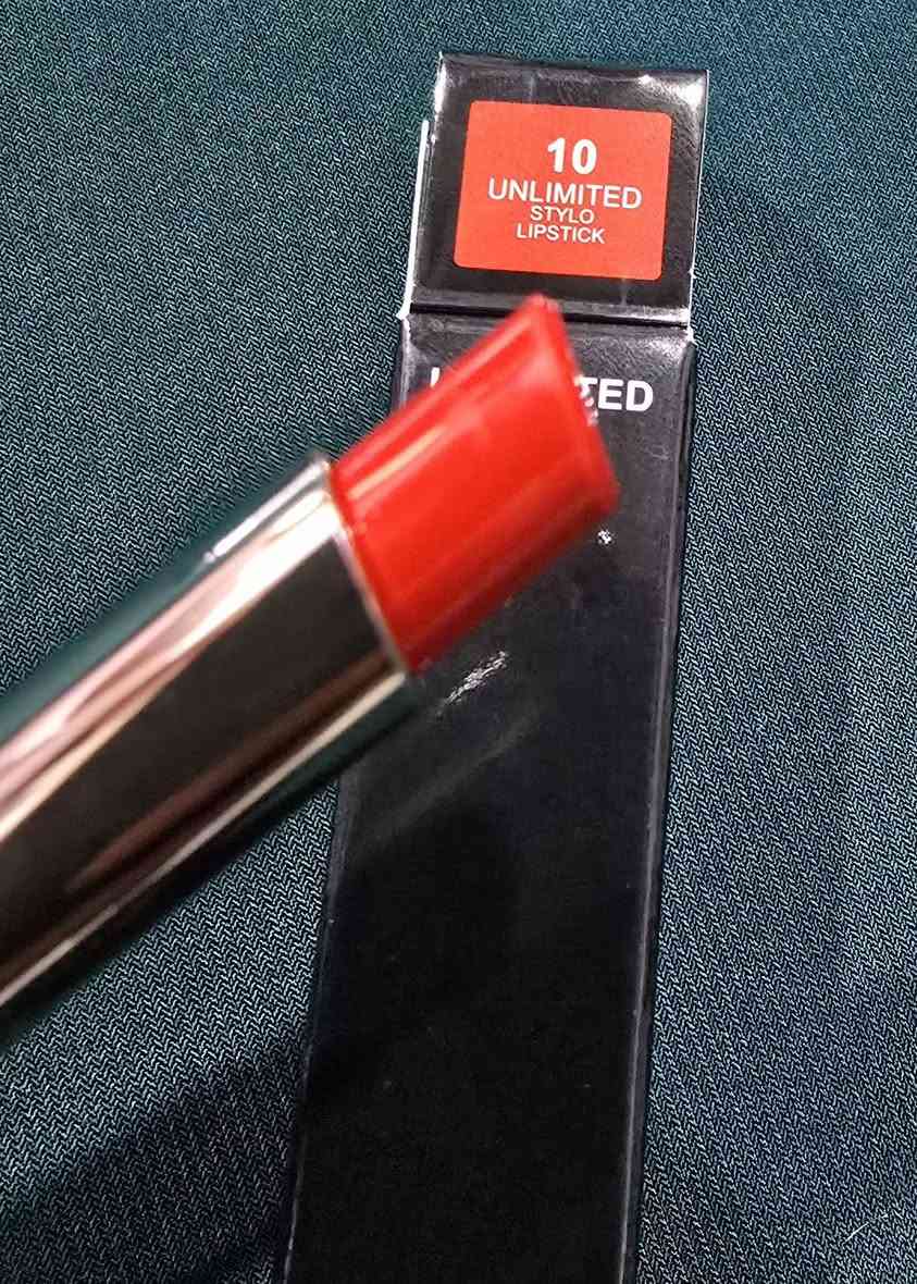 KIKO MILANO
تخفيضات وبسعر الجمله
منو تگدر تقاووم هيج الوان🥹
هاي الالوان كل البنات تضعف گدامها 😅
حمر ستك كيكو مليانه فيتامين C وزبدة الشيا♥️
بسعر ٨ آلاف 
يوجد توصيل لجميع محافظات العراق
للحجز مراسلتنا عن طريق الماسنجر أو عن طريق الواتساب***********
 التيلجرام @AYNOR_ST
