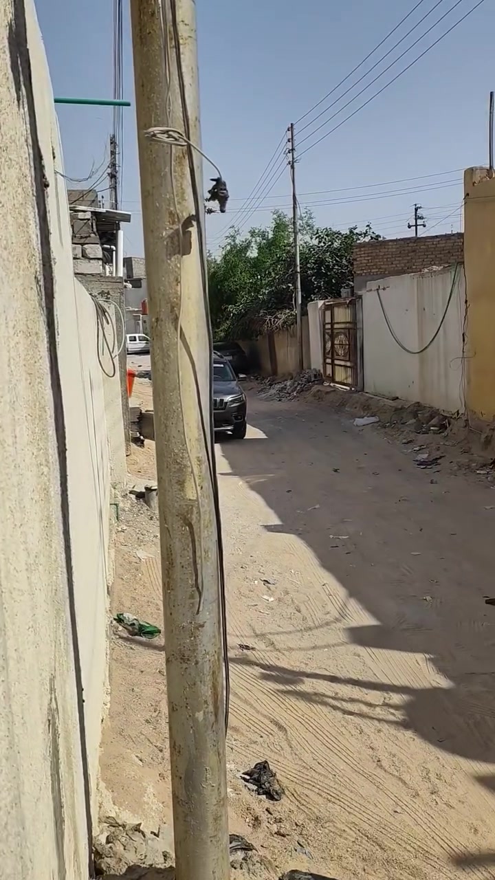 بيت لليجار الزبير منطقى الدرهميه قرب مجمع البتول جيران طيبين شكد ماتتوقع البيت مثل ما واضح بتصوير البيت وياه سبلت +ماطور ماء + مراوح البيت كامله +اناره كامل +خزان ماء الو طن +مغسله  +كيزر كلشي مشدود وكامل تجي وتكعد بيه ايجار البيت 300 وانه خادم //***********
