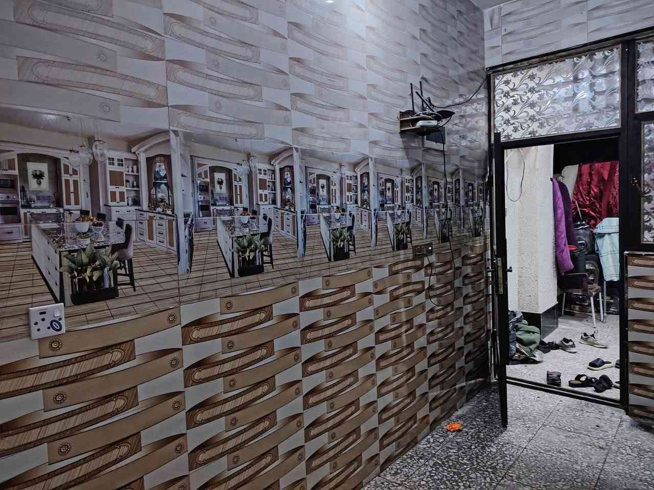 بيت طابق ونص 2مطبك كاشي وسيراميك ٣واجهيه مثل ماموظحه بل صوره المساحه 70متر اليجار المكان الشعب حي الجزائر شارع 40علئ الشارع سايدين ماء ومجاري وكهرباء كامل الخدمات الهاتف ***********
