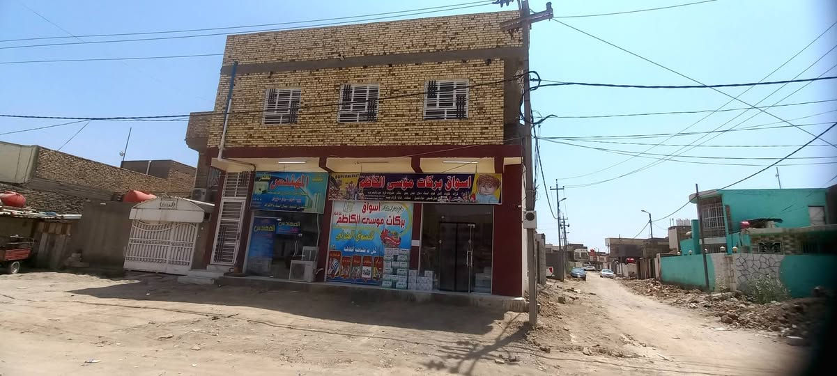 @الجميع السلام عليكم البناية للبيع ركن في حي الزيتون شارع ٢٠اوفرع على اليمين تبعد عن الشارع العام ٥٠ متر تحتوي على ٣محلات وشقة مؤجرة بالكامل وارد الشهر ٧٠٠ بسمي للإستفسار اتصل *********** //*********** ابو جعفر
