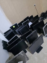 شاشات VGA • ١٥–١٧ بوصة • ضمان ١٥ يوم