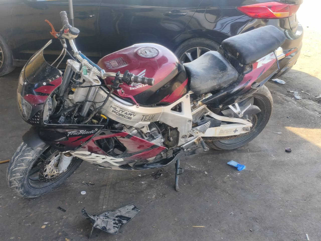 سلام عليكم بطح هونده 900دراجه
جديده مكينه كير بل جيس وايرمنيه هم شغال بس كفراته يعوز تصليح استيرن رياضي دراجه فصله نار
سعره 12ورق بيه مجال مكانه موصل ايسر
تواصل خاص او رقم ***********
