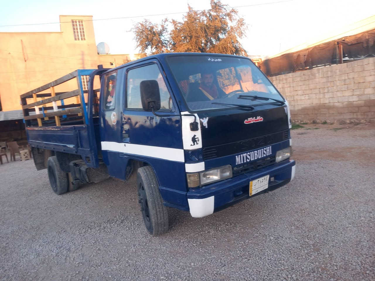 السلام عليكم اخوان سياره البيع موديل 1996 رقم الانبار تحويل مباشر سياره جاهزه من كلشي محرك وكير كيه ام عيون سعر 55 وبيهه مجال عنوان الانبار رمادي جزيره خالديه ***********
