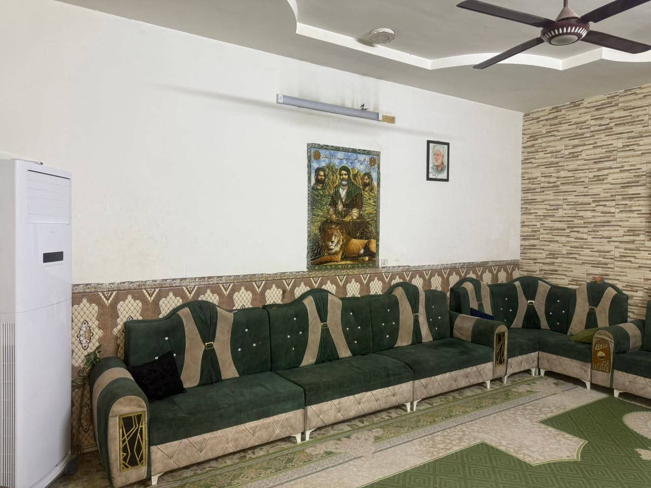 السلام عليكم ورحمة الله وبركاتة
بيت زراعي
في منطقة البلديات الضباط الثانية شارع ٢٠ قرب مجمع فدك
المساحة _ ٢٠٠ متر  طابقين
الواجهة _ ١٠ متر
النزال _ ٢٠ متر
بناء سنة ٢٠١٨
يحتوي على ٦ غرف نوم ٤ كاملات و٢ عالنص
ترك عدد ٢
مطبخ
حمامات عدد ٣
محل كبير مع البيت

السعر ٢٢٠ مليون وقابل للتفاوض للشراي

ملاحظة/ المنطقة جاي يشتغلون بيها خدمات (تبليط وخدمات جديدة) 

للأستفسار الاتصال على الهاتف (اتصال + واتساب) 
***********
