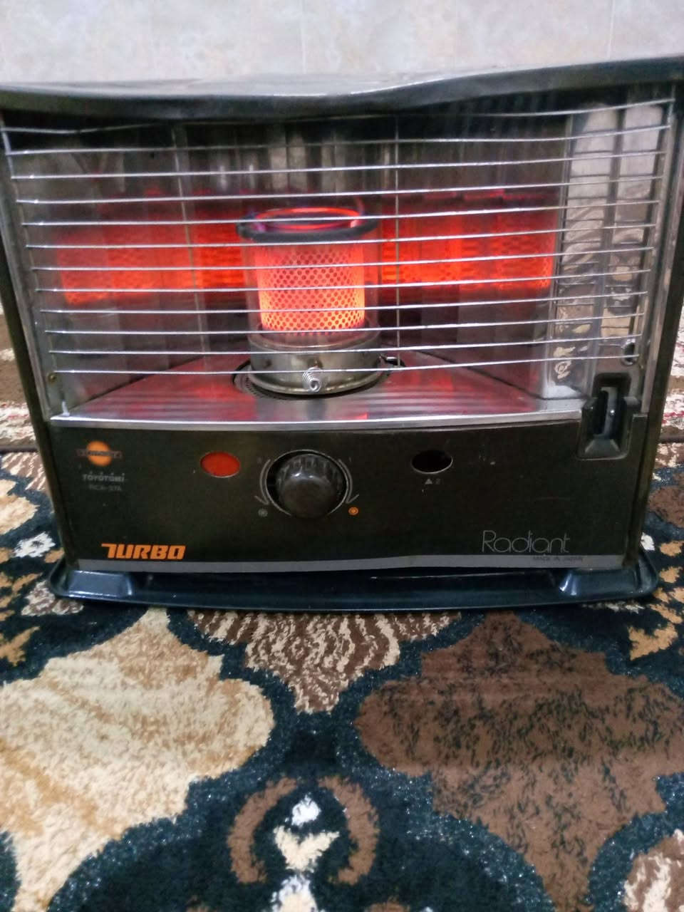 سلام عليكم صوبة توربو ياباني الأصلي شرط لا غاز ولا هيس ما بيهة اي عيب الى البيع  السعر 45 الى الستفسار و التواصل واتساب ***********
