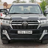 للبيع  لاندكروز  2017 لون اسود ساز اصلي  مكفولة كفالة عامة  الون ابيض ...