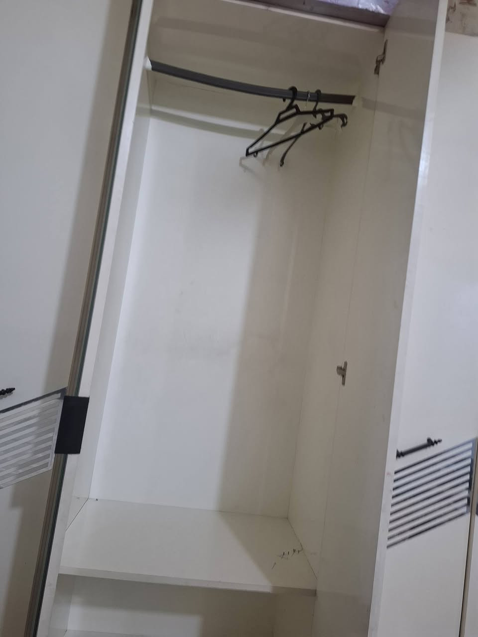 غرفة النوم تركيه اصليه لون ابيض سبب البيع اهلي يردون حجم اكبر
سعر زين 
للحجز ول استفسار واتساب 
***********
