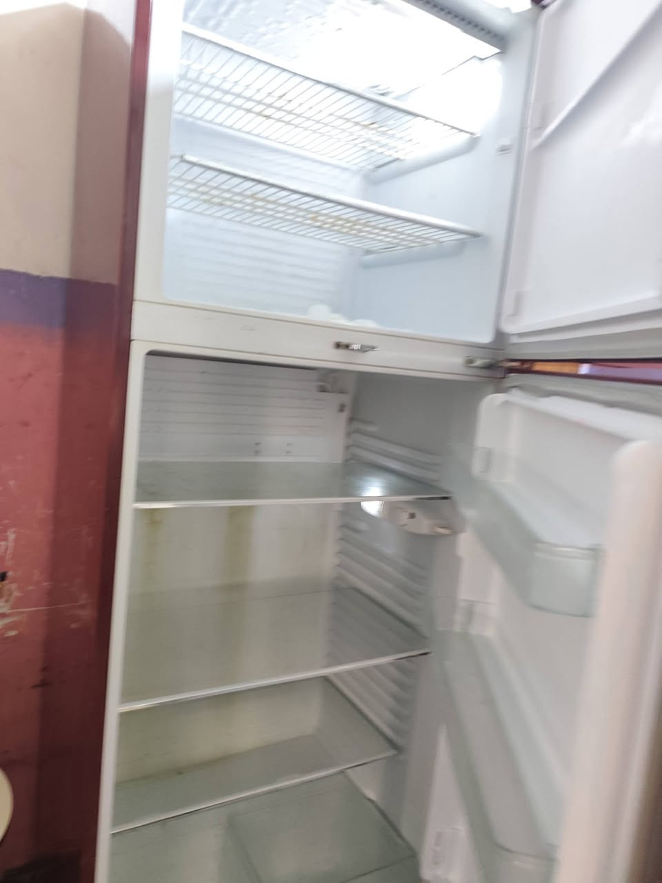 غراض بيت للبيع العنوان كربلاء الشراي يتصل ***********
