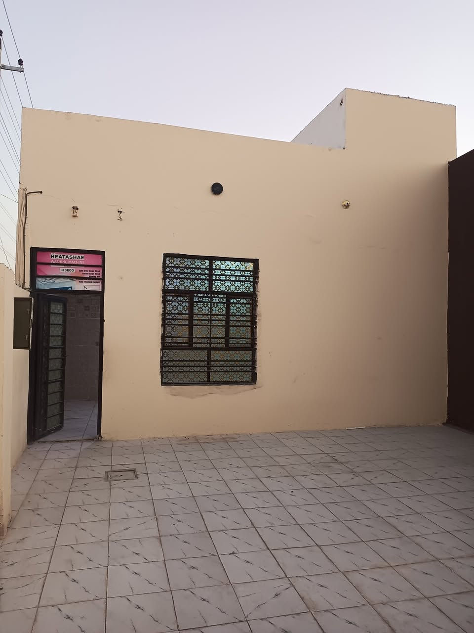 بيت 250متر للبيع السعر 42وبي مجال مقابيل قريت الغدير شارع المطحنه ***********
