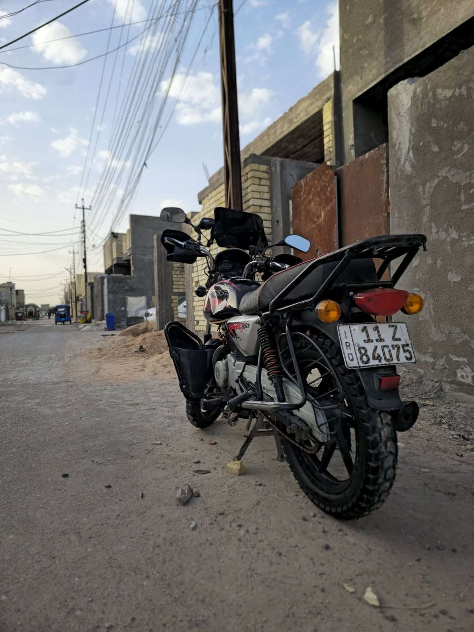 سلام عليكم بوكسر موديل ٢٢ رقم انكليزي بأسمي تحويل ثاني يوم دراجة كامله للاخير مجفته مره وحدة مال شركة شغل ومتعرفها مشتغله لو طافيه صوت مابيها بلمحرك ابد كامله مكفولة كير مكينه كلجات تخبل دراجة دشبولها كله ازرك حساس نمر ازرك بيها زنون مخطط قوي تزويد زوج تايرات جدد زنجيل جديد كابريتر شركة جديد تاخذها منا تباشر شغل منا متوكفك ابد سعر ٢٢٥٠ مكاني بغداد الدورة ابو دشير
 ***********
