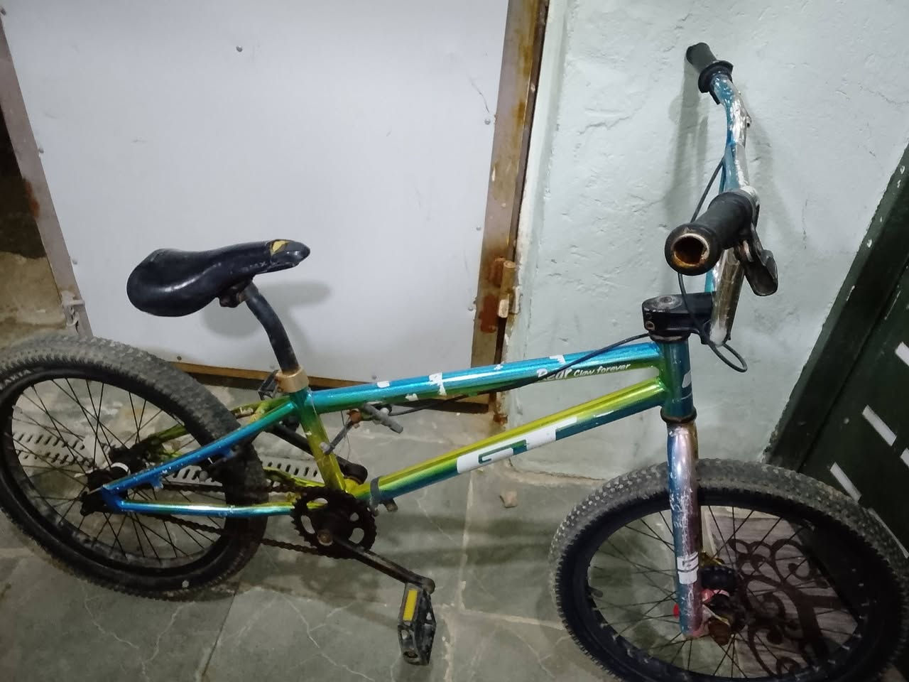 سلام عليكم بايسكل Bmx للبيع
بي شخوط قليله زنجيل مايخرط تايرات نضيفات السعر 60 وبي مجال مكاني ديوانيه الاسكان الجمعيه قرب جامع أهل البيت للاستفسار الاتصال على الرقم ***********
