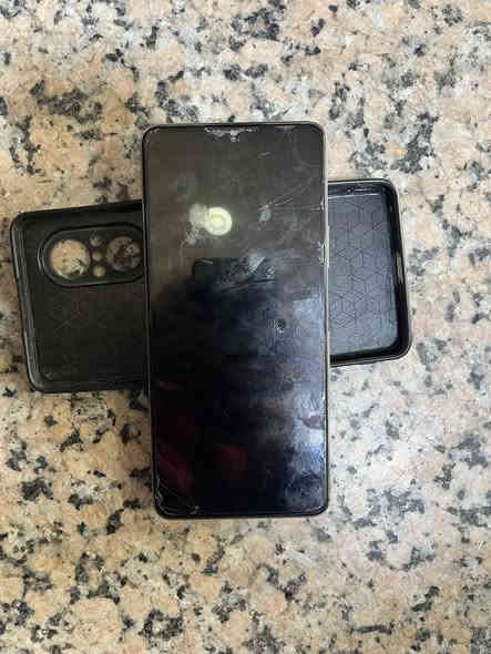 سلام عليكم هواوي Nova 9se ذاكره 128 مكسور بس الضهر وشاشه سليمه سعره 155 الف شراي يتصل مكاني كربلاء ***********
