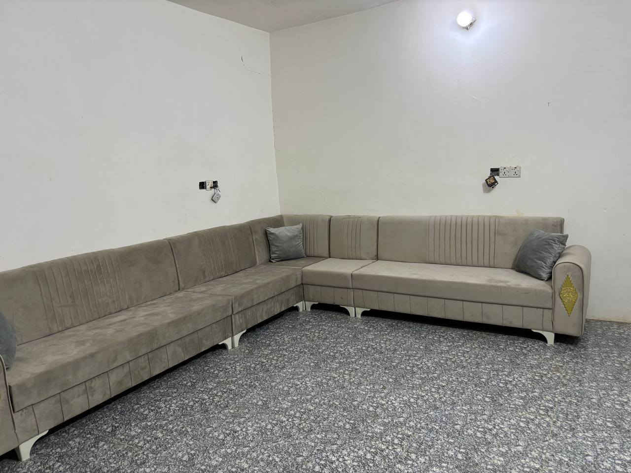 ديوان ١٠ مقاعد تفصال جديد نضافه ١٠٠/١٠٠ السعر ٢٩٠ قفلة
المكان ابو. غريب الناحييه موجود توصيل 

***********
