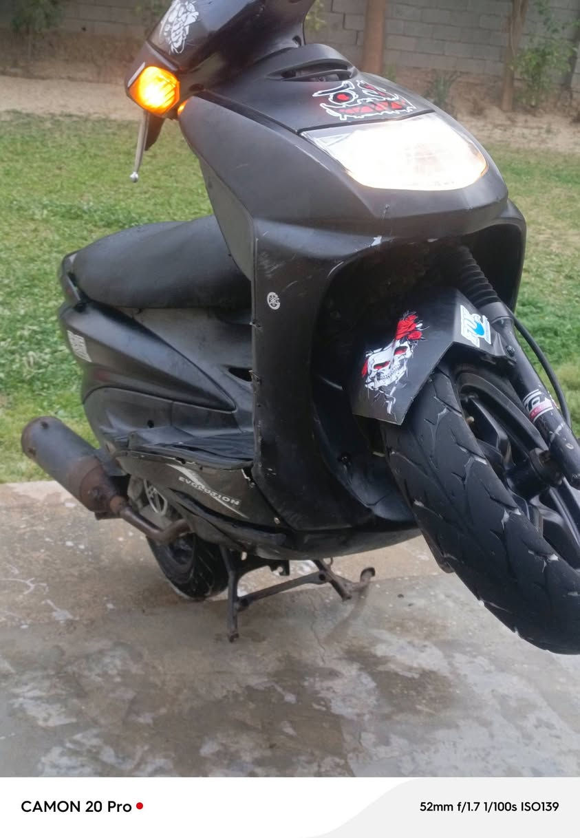 سلام عليكم دراجه سكنس ياباني دراجه كامله خير من الله متصرف عليهة لو ربع دراجه كبل لشارع سعر ٤٨٠ وبيهة مجال مكان ابو غريب قرب جسر ٤٠ *********** واتساب فقط
