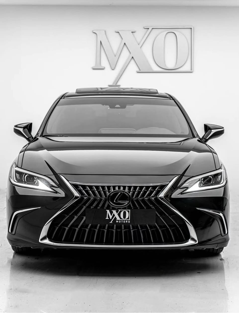 Lexus es 300 h 2025 هايبرد 

السيارة فول مواصفات ١/١ 

ماشية 48 الف miles 

باب واحد صبخ بدون ارباگ 

بعض من مواصفات السيارة 

كامره خلفيه  

حساسات امامي و خلفي 

رادارات امامي و وجانبي 

مثبت سرعة تفاعلي 

تدفئة تبريد كشنات مع خرن ميموري 

فتحة سقف 

داتا شو 

شاشة جبيرة نظام كار بلي وايرليس 

شحن لاسلكي  

مري شفط وكهرباء 

وبيها بعد هواي مواصفات معروفة 

السيارة جاهزة بدون نقص 

سعرها 315 وبيها مجال 

مكان السيارة دهوك 

سیارە بدون رقم ترقم رقم شمالی ای محافظە

***********☎️

58ADA1C11SU055114
