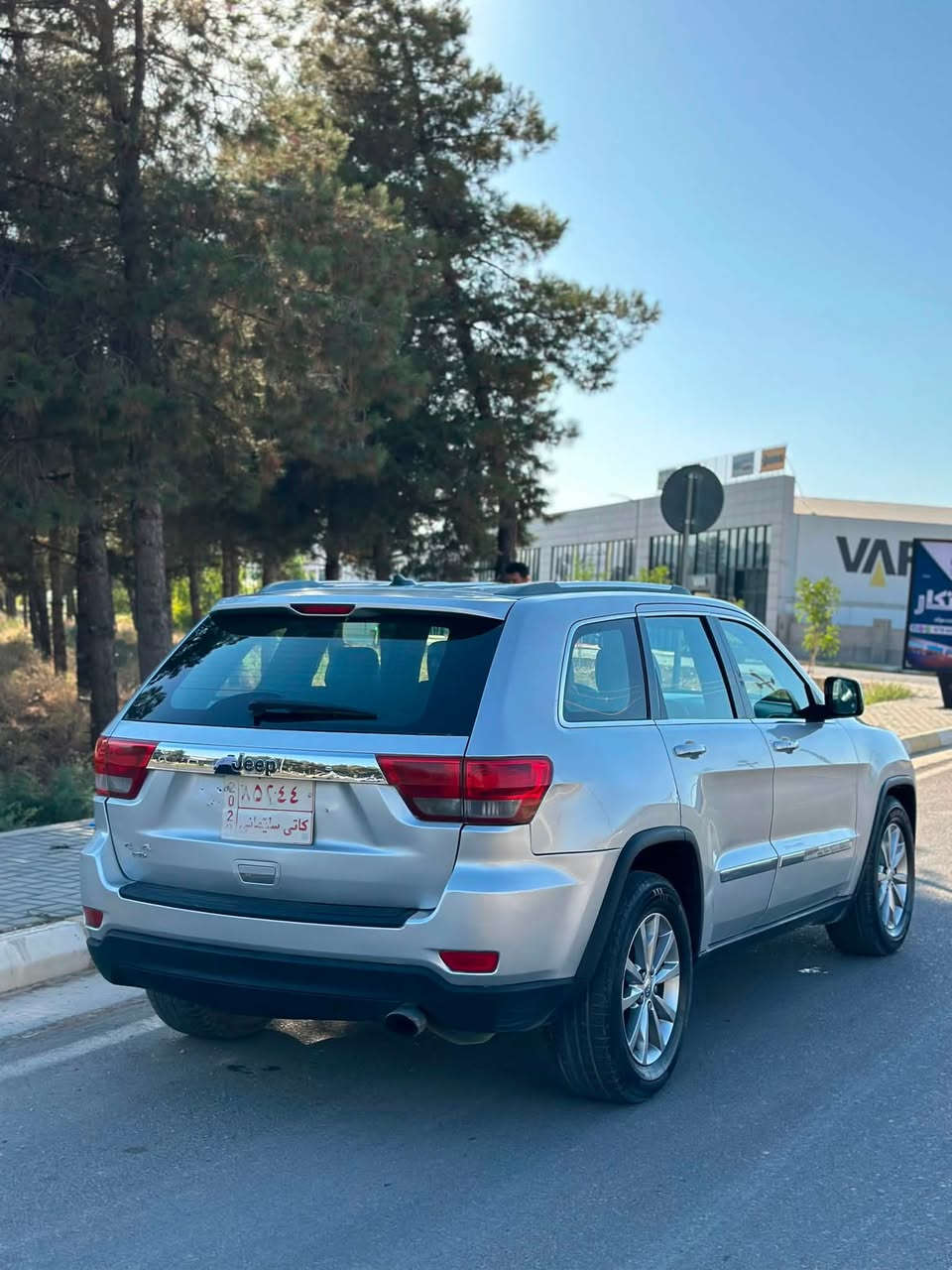 jeep grand cherokee
2013
جێب لاریدۆ 
مۆدێل(٢٠١٣)
سەیارەکە ساخە پێشو دووای کەپسە
 تەحەکوماتی سەر سوکانە
قوشن جلدە
تەبریت سارد-گەرم
چوار جام کارەبا
بە شەرتی گێڕ و مەکینە
سەیارەکە کۆدی بۆ کراوە
نرخ(٦٣)
بۆ زانیاری زیار پەیوەندی بکە بە(***********)
