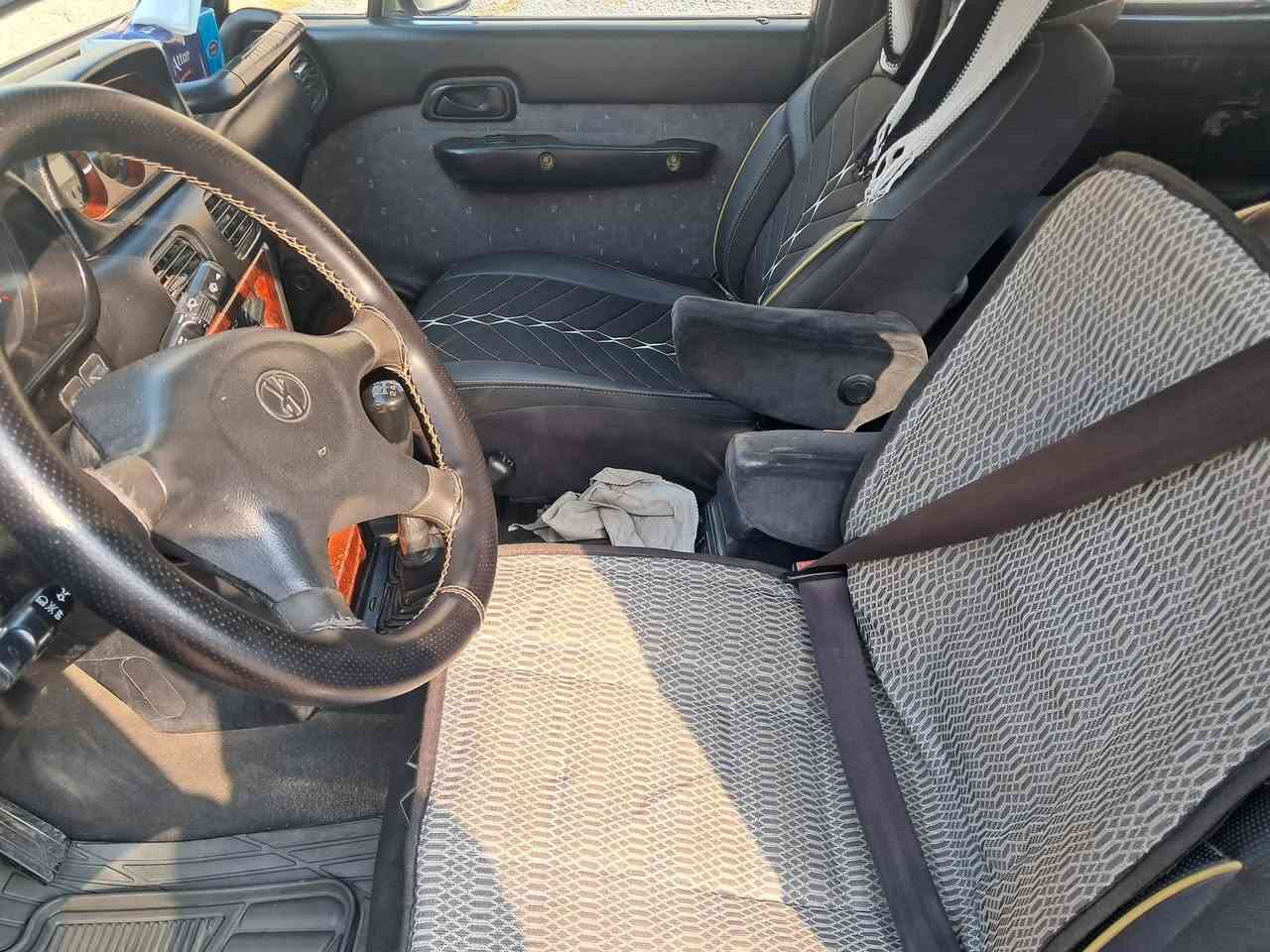 كالوبر تك باب موديل ٩٨ رقم بغداد بأسمي محرك 6v3000 كير عادي لوكير شغال تخم تاير جديد  محرك لاتنقيص ولا تبخير سيارة جاهزة حدادية جيدة السعر من الاخير ٧٠$ مكان السيارة بغداد اي استفسار ***********
