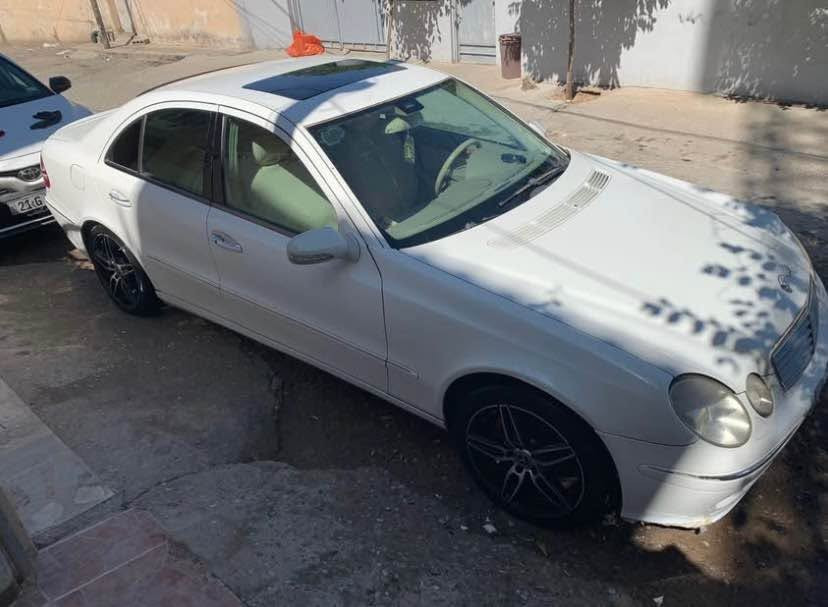 بۆ فرۆشتن و گۆرینەوە 
مارسیدز مۆدێل ٢٠٠٣ ئاڕمی هەیە ڕەقەمی بەخدادە . مەکینەی غەواسە  بێ بۆیاخە سەیارەکە پاک و بێ کێشەیە نرخی ٧٥  گەڵا و مەعەمەلا    گۆڕینەوەش ئەکەم لەسەر دڵ گرتن. لە سلێمانیم. *********** السليمانية, العراق
