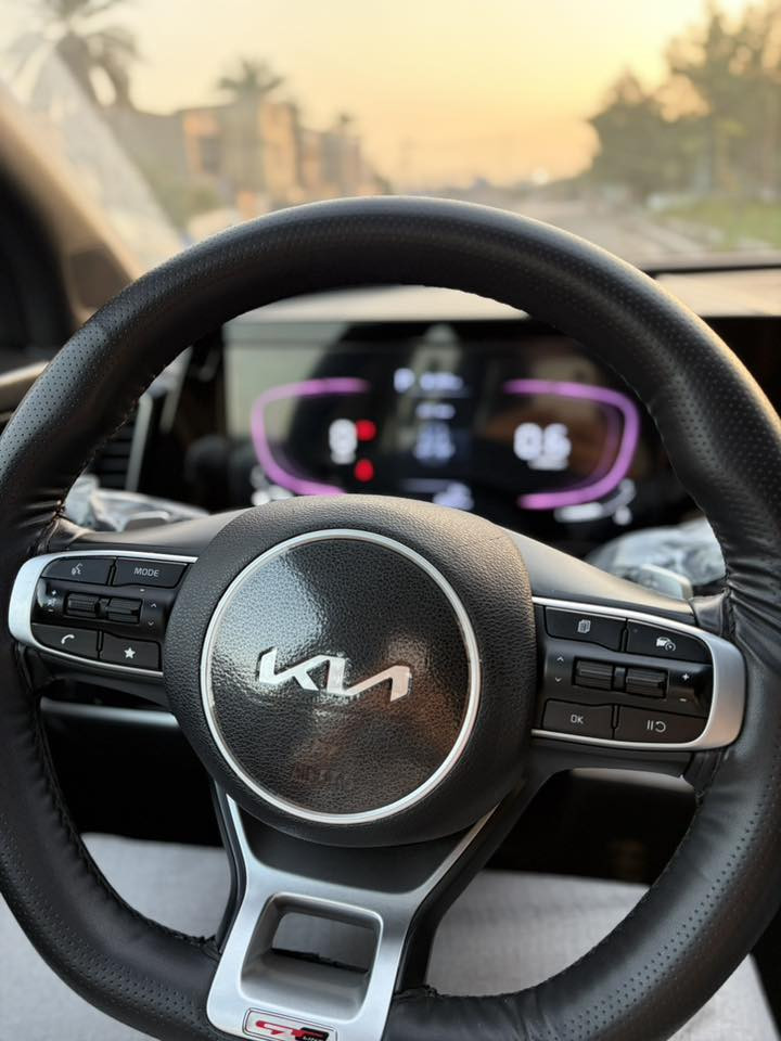 السلام عليكم
رمضان كريم عليكم ❤️

سبورتج 2024 جي تي لاين - جيتي لاين 
فول واحد 1/1 
الشركه العامه الدوليه 

مواصفات ال جي تي معروفه 
ماشبيه 26 الف _رقم بغداد الجديد

السياره بيه بارد بسيط بالجاملغ الامامي 
وشخط بالباب مامبين فقط 
تجي تشوف افضل 

نفط عمياء بالمراء -استيرن تدفائه 
فتحة سقف - كشنات حار بادر اصلي 
جنطه كهرباء- دعمايات اسود بلاك لماع
كشنات جي تي اصلي - بصمات ثنين
تبريد شاشه بيانو - وباقي المواصفات تعرفونه 
*********** للاتصال 
السياره بغداد - يم مسبح الصفا 
تحويل ثاني يوم السياره باسمي
