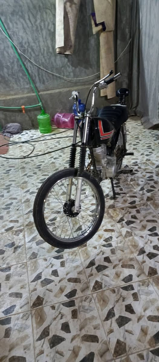 السلام عليكم دراجه اربعه كير نضيفه خير من الله موديل 20كلك مكفوله من الحرام السعر 350مكاني بطويريج ال رشيده الرقم ***********
