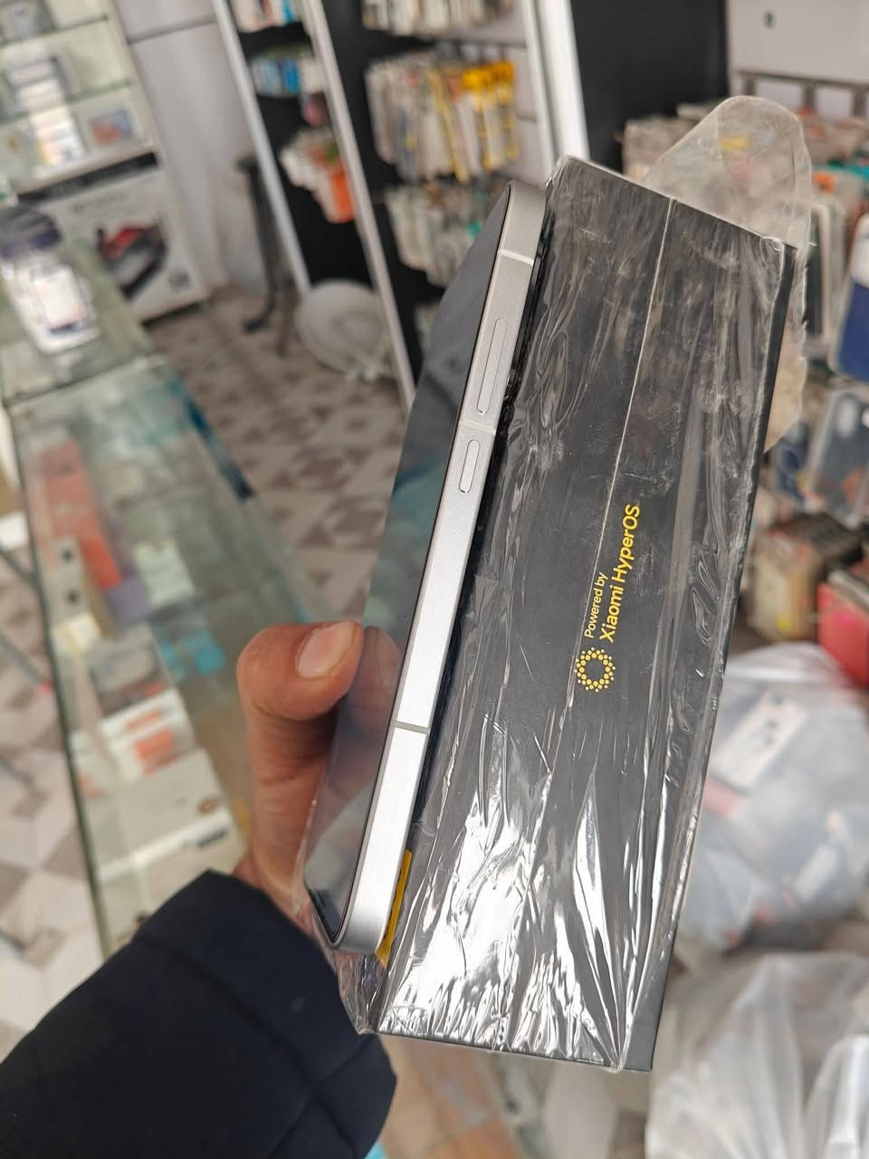 الذاكرة 512
بيجي    120
شاحنه. 90 واط 
مع كامل ملحقاته 
السعر. 450
توصيل ماعندي 
بغداد الشعب أو حي بساتين 
***********
