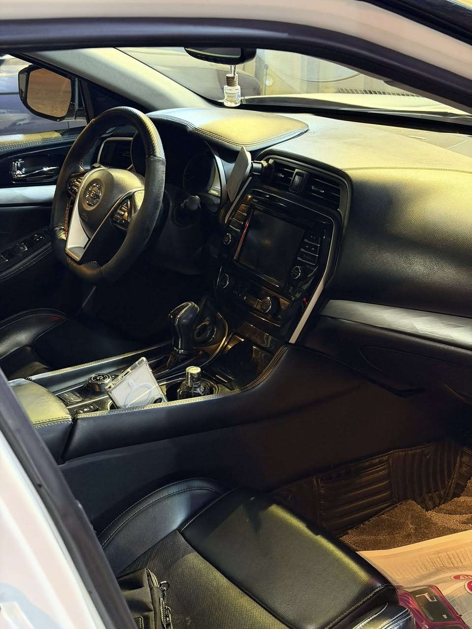 السلام عليكم 
مكسيما  2017
بيع او مراوس مكاني موصل 
فول موصفات  SL
حادثه جاملغ ايسر وباب
موصفاته
✅بصمه 
✅بنورامه
✅اكروز سرعه 
✅تحديد مسار 
✅كار بلي
✅تدفه بل كراسي وبل ستيرن 
✅كراسي كهرباء جلد
سستم صوت بوس 
عليها bbfعلى البونيد والايتات
وبعد بيه هوي موصفات
مكينته V6 /3.5✈️

تخمم تاير 
سياره نظيفه 

رقم اربيل تحويل ثاني يوم
السعر 143$وبيه مجال
***********
