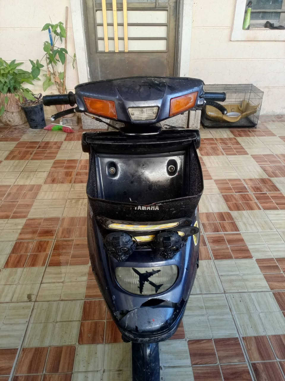 السلام عليكم دراجه ياماها كامله مكمله كهربائياته كلها شغاله اشاير بك لايت لايت عالي ناي هورن كيج سرعه بانزين السعر 180 وبيها مجال لشراي مكاني تكريت التوحيد لستفسار رقمي ***********
