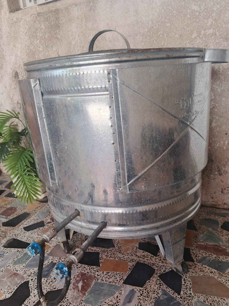 تنور للبيع نضيف جداً  نفس ما موضح بصورة قطره ٧٠ سم  سعر ٥٠ الف مكاني بغداد البياع


**إذا كنت صاحب هذا الإعلان وتريد حذفه لأي سبب، رجاءا أرسل رسالة إلى الدعم الفني**