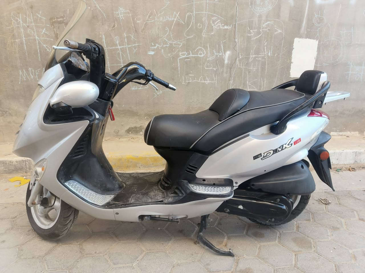 السلام عليكم دراجه كايمكو محرك 250cc مكينه بلاديه ممفتوح برغي بيها شرط الفحص وين متفحص افحص دراجه نضيفه جدا بمعنى الكلمة احله من الصور مسجل وكامل السعر 15 ورقه وبيه مجال  العنوان الأنبار الرمادي شارع 17 للاستفسار ***********
