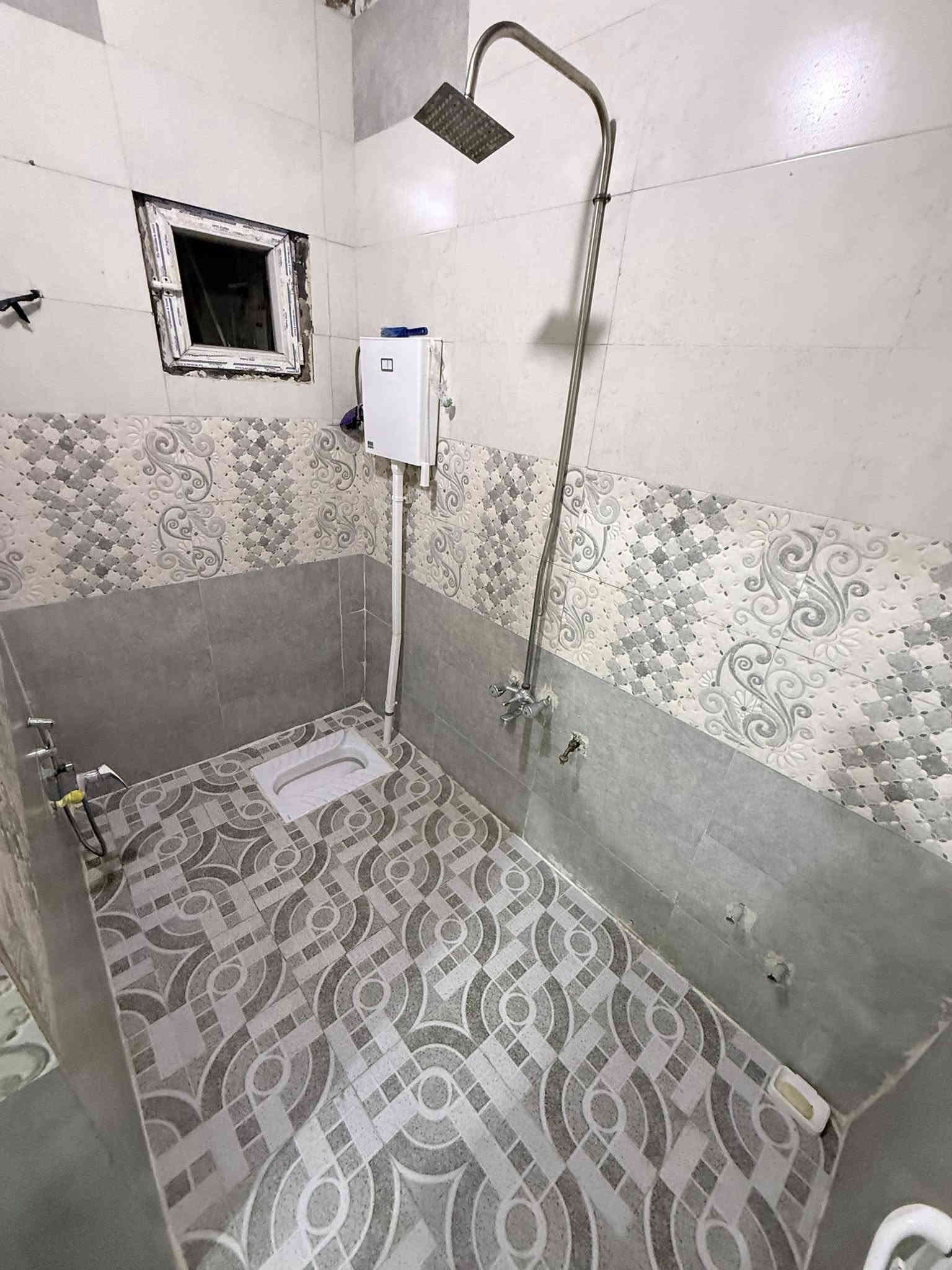 بيت للايجار خلفي ١٠٠متر البلديات بشارع الكنيسه خلف ملعب المدينه غرفتين وصاله كبيره وصحيات ومطبخ حار ومطبخ بارد 
***********
