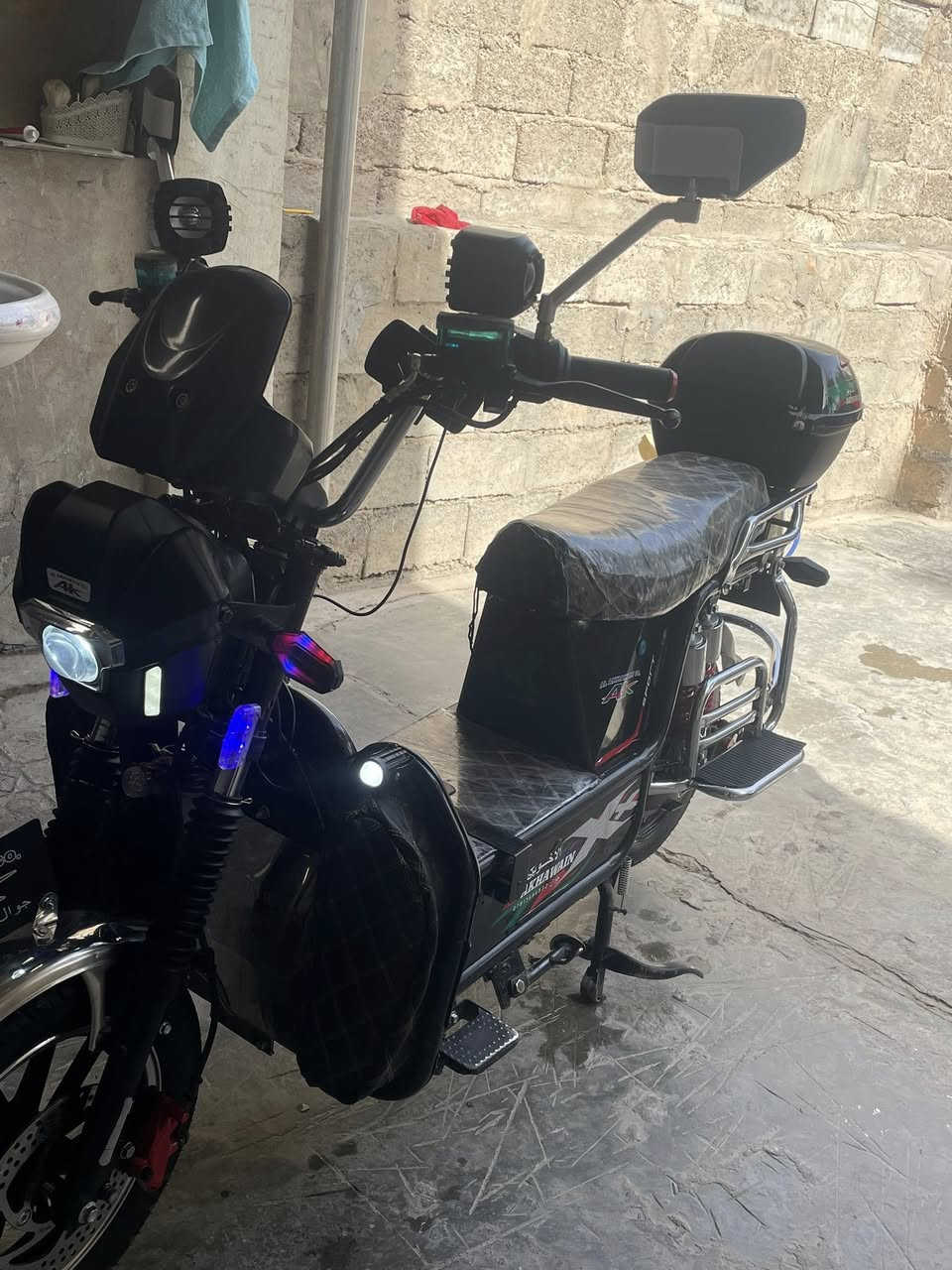 اسلام عليكم موطور 6 بطاريات بصمة وسويج بطارياته 10 الكل السعر 600
وبي مجال بسيط 
للاستفسار واتساب ***********
