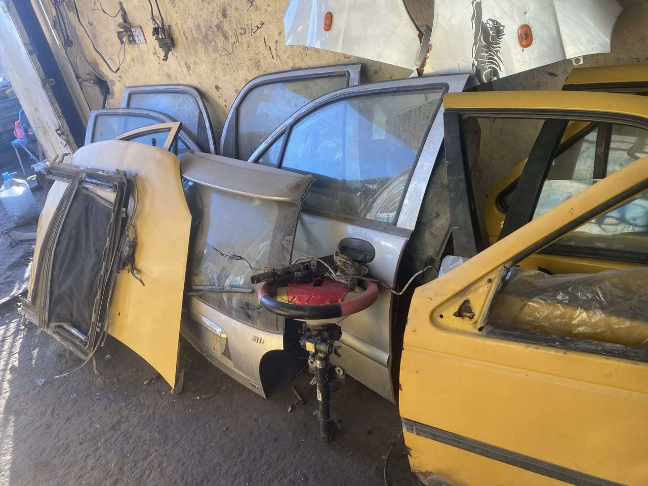 سلام عليكم 
متوفر غراض تفصيخ جميع سيارات الايرانيه والكورية 
ومتوفر جميع مكاين وكيوره
 سايبا طيبه بيجو بارس سمند 
ومتوفر تحويره كامله كورلا نحله ومكينه كورلا  ام جف 
متوفر غراض شيري A5 
وعراض شيري كوين 
وتفصيخ سياره كامله QQ 
موقع كراج 
قوس بغداد منطقة النتصار مقابيل مقر الحشد 
بداره ابو كرار 
رقم الهاتف ***********
