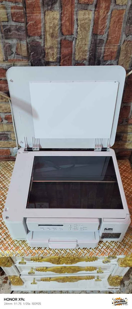 السلام عليكم 
طابعة نوع برذر موديل DCP-536WT اخر اصدار و احدث شي من هاي الفئه 
طبعا بشوفت عينك نضيفه جداً جدا 100/100  و ما بيه لا كسر و لا شخط و لا اي شي قبل شهرين اشتريناهه  و ابد ما استفادينه منه و لا نعرف نستخدمه حته بس مواصفاته تكدر تتصل عليه التلفون أو الحاسبة أو الايباد و تكدر تطبع صور بكافة الاحجام بدقه عاليه و سرعة عاليه تطبع وجهين و استنساخ هم 
عنواني نجف 
توصيل اكو حسب لاتفاق 
(***********) النجف, العراق
