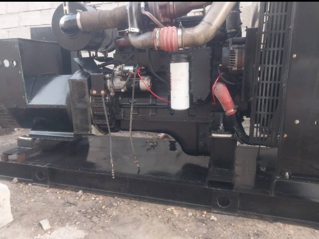 سلام عليكم عندي مولد مكينه كمنز ٢٤ ولف توليد٢٥٠ كيفي  نحاس اصلي ستفسار نتصل عله رقم ***********
