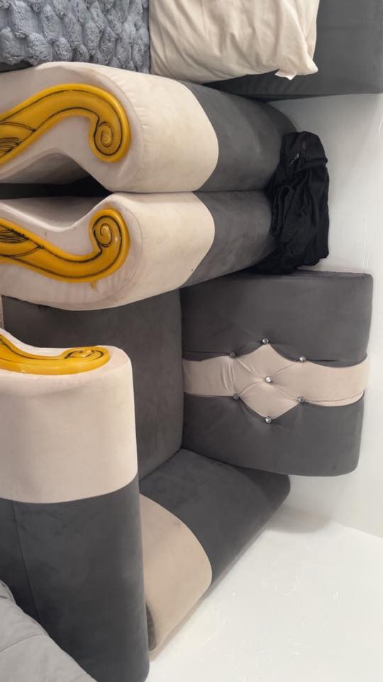 السلام عليكم تخم نظيف 11 مقعد السعر 150 للاتصال ***********
