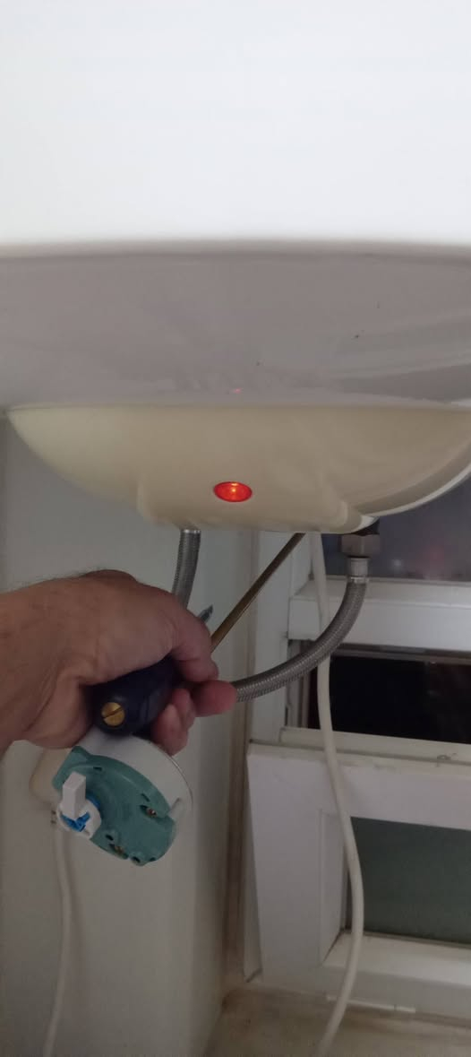 تغليف الابواب الشقة
تثبيت المراوح السقفية
ربط الغسالات الفول اتماتيك
تبديل الخلاطات السنك
تبديل القفل الباب الداخلي للشقة
الصيانة وادامة وتبديل السخانات الشقق
***********
