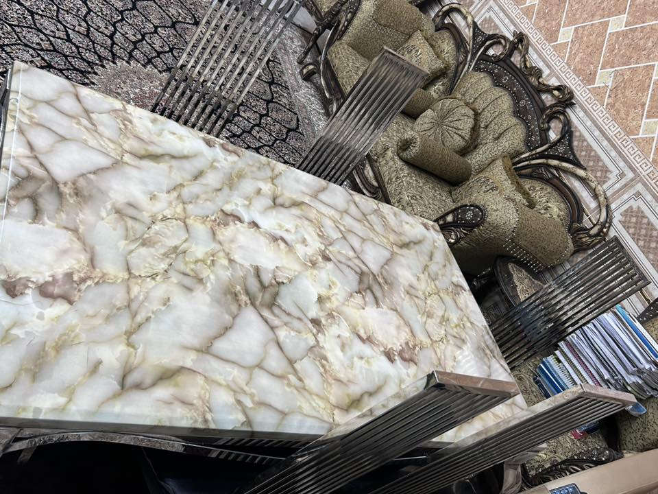 ميز طعام مرمر استعمال نضيف للبيع بسعر مناسب ***********
