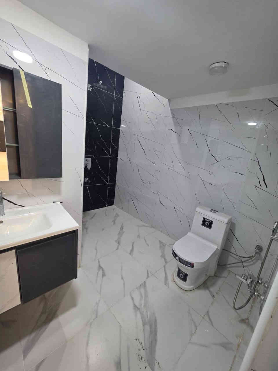 للبيع دارين توم طابو صرف مساحة كل دار 120م
بناء فول مودرن
يتكون من كراج واستقبل ومطبخ حار وبارد وهول مفتوح وغرفة نوم وصحيات
طابق الثاني غرفتين نوم وهول وصحيات
حي البعث قرب مدرسة حمزة بن عبدالمطلب
سعر الدار 215 مع مجال
***********
