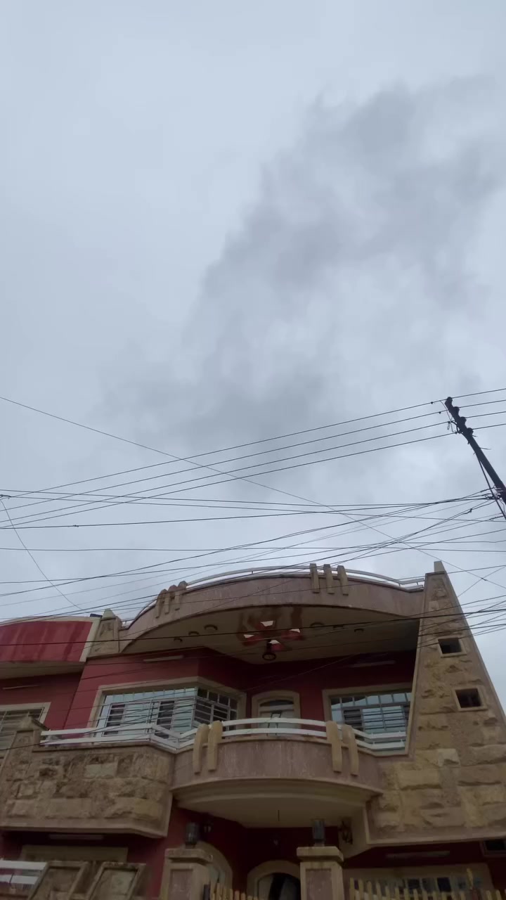 مساء الخير 
دار للبيع حي السكر  
المساحه 200 واجهه 10 
طابقين بناء مرتب ونظيف 
الطابق الارضي : مطبخ  + هول+ استقبال+صحيات + غرفتين نوم 
الطابق الاول : صالة موزع + صحيات + 4 غرف نوم 

الدار بحالة جيدة للسكن 
استلام فوري 🔐
سند طابو ملك صرف شرط التحويل 
 لمعرفة السعر انضم الى قناة التيليجرام 

https://t.me/+Lf9GPl03fMs3YWM6

للاستفسار اكثر 
مكتب تَرف للاستثمار العقاري 
موقع المكتب : حي العربي قرب جامع الذاكرين 
***********
***********
نستقبل اغلب عروضكم داخل مدينة الموصل ✨🤍
